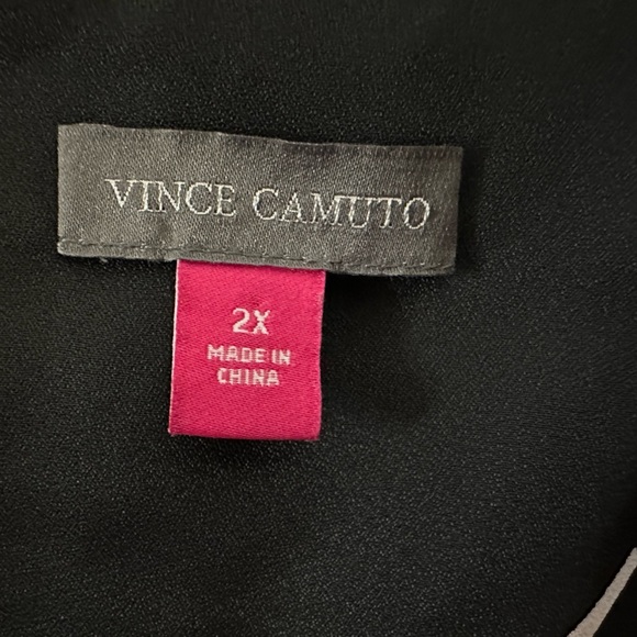 Vince Camuto Black and White Floral Blouse 🖤🖤 - Picture 4 of 14